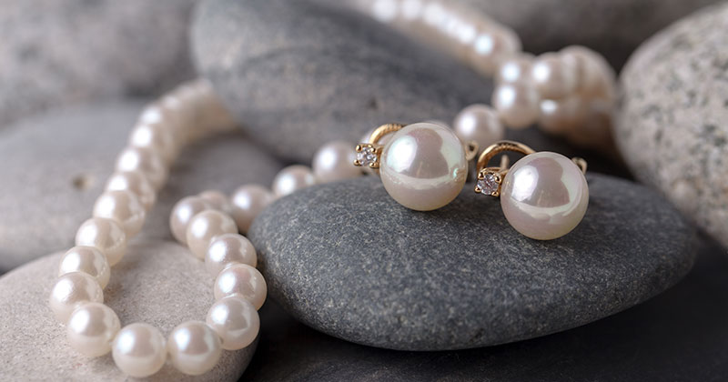 How to clean pearls