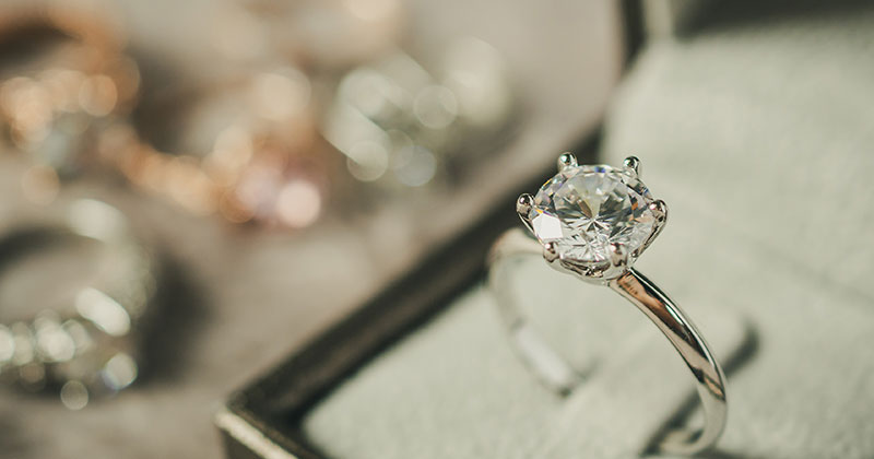 Diamond vs Moissanite