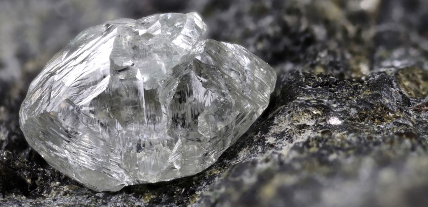 Picture of a raw diamond 