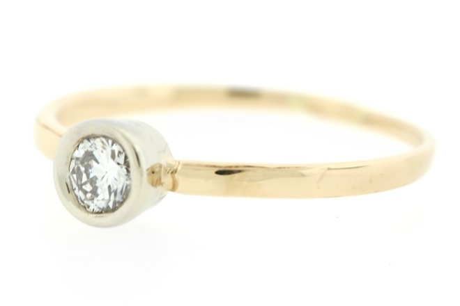 Kelly's new gold ring with center diamond