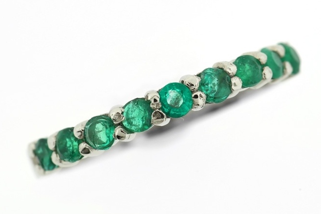 Kelly's new white gold and emerald ring
