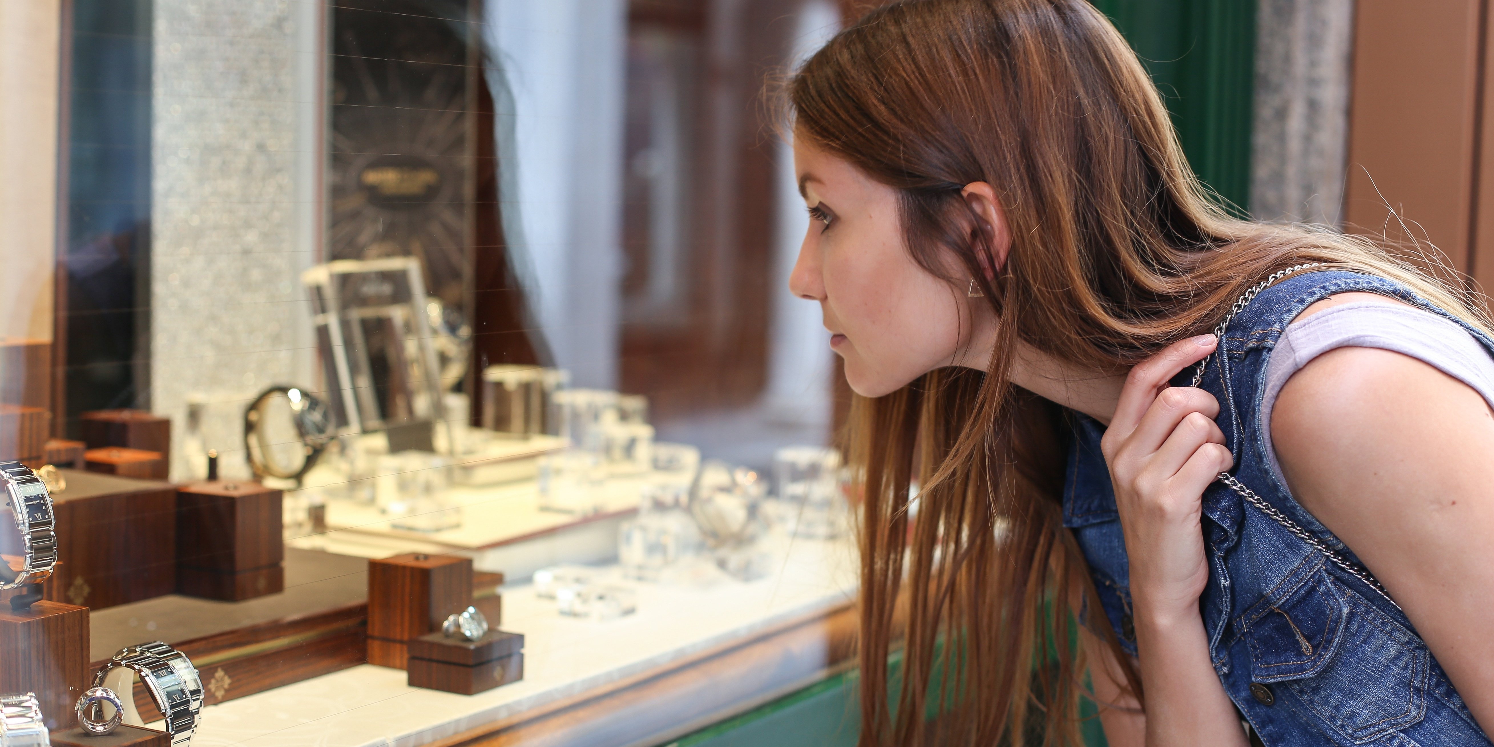 Woman-window-shopping