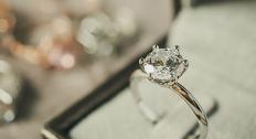 Diamond vs Moissanite